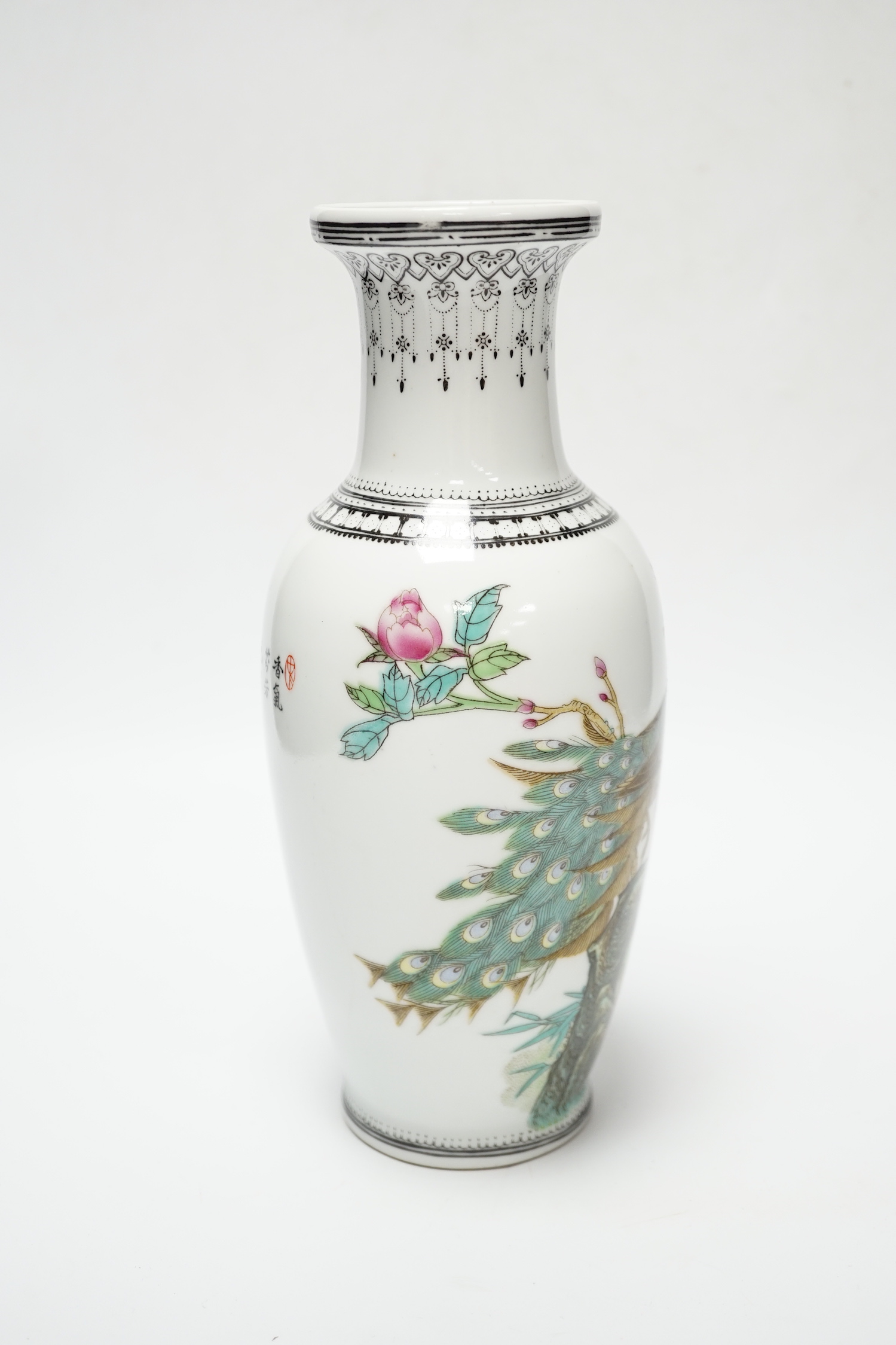 A Chinese famille rose vase, 25cm
